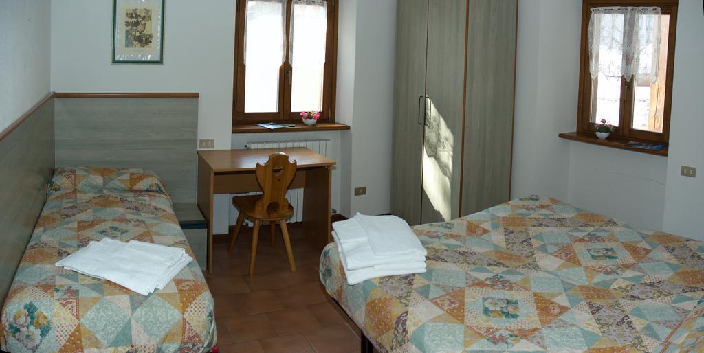 Casa Vacanze Ca' De Val Campodolcino Værelse billede