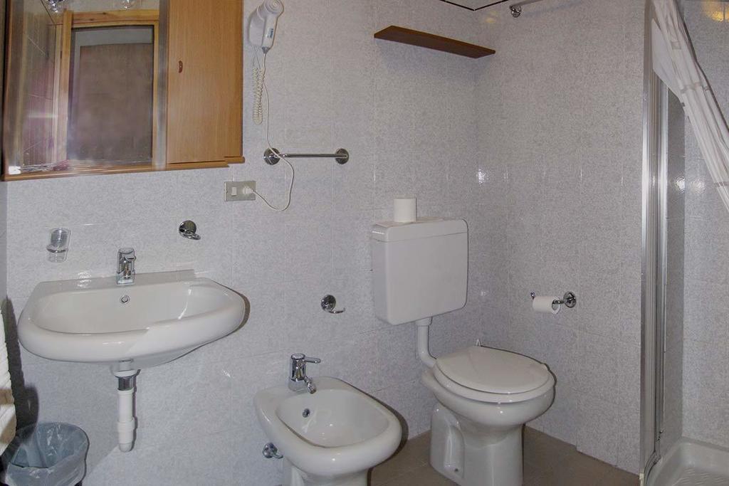 Casa Vacanze Ca' De Val Campodolcino Værelse billede